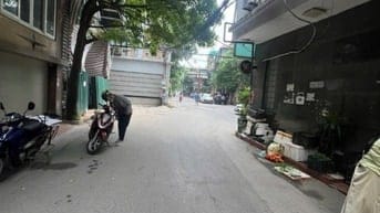 VẠN BẢO - LIỄU GIAI - 70M - 7 TẦNG - MT 6.6M - ĐƯỜNG HÈ 10M 