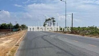 Em có lô đất sát bên khu du lịch, nằm 1/ đường Hùng Vương sổ sẵn.