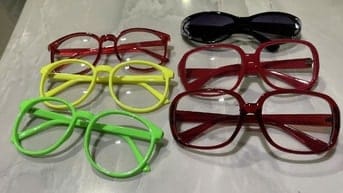 kính đeo mắt thời trang giá 4,000 đ