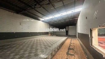 CHo thuê mbkd mặt tiền đường Tân quý 8x25m cấp 4 trống suốt
