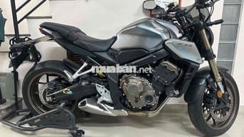 Em cần bán cb650r 2022 màu bạc (đk đầu 2023)