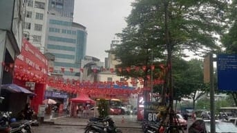 Cấp 4 diện tích 104 m2 mặt tiền rộng Đầu ngã tư Đường láng - Cầu giấy 