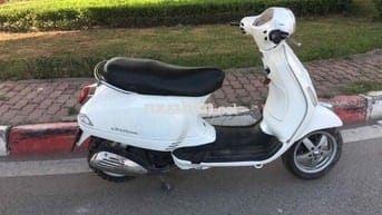 xe vespa piaggio màu trắng