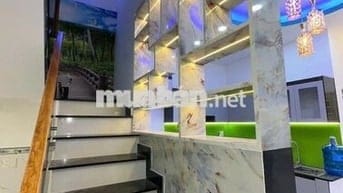 Nhà mặt tiền Q12 đường lớn 1trệt 2 lầu 4 phòng ngủ 3Wc nhà mới 100%