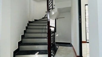 Nhà Nguyễn Tất Thành – Q4 | 63m² | 1 trệt 2 lầu – Có thu nhập 8tr/th