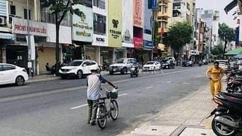 Chính chủ bán gấp nhà MT Nguyễn Chí Thanh Quận 11,giá chỉ 200 triệu/m2