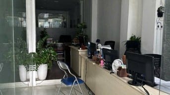 Bán nhà nằm trên trục Hoàng Việt, Tân Bình, 167m2, 3 tầng, giá tốt