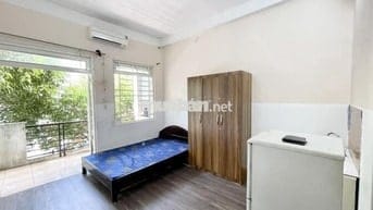 chính chủ cho thuê phòng đẹp, có ban công rộng, cửa sổ lớn, NVS riêng