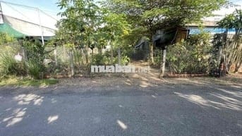 bán đất mặt tiền lộ nhựa xã phú hưng cách chợ giữa 300m