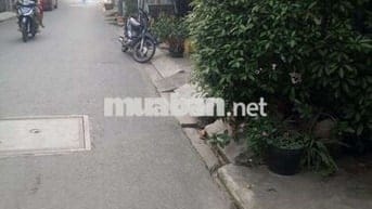 Cho thuê mặt bằng kinh doanh  đẹp gần ngã tư