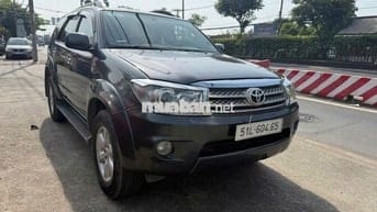 Toyota Fortuner 2010 2.5G - 100000 km