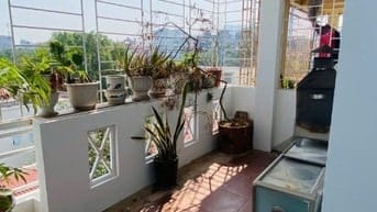 Bán căn nhà sát chợ Vĩnh Phúc  Ba Đình, ngõ rộng