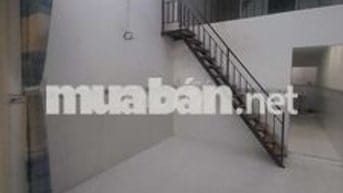 Nhà đang trống dọn vào ở đc liền , diện tích : 3,5 × 14 + sân để xe