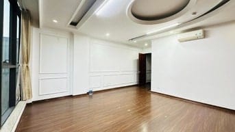 Bán nhà Văn Cao - Liễu Giai 82m2, vỉa hè, ô tô tránh, khu phân lô