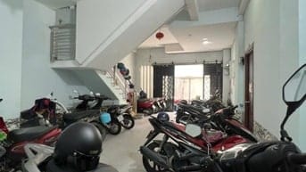 Cần bán CHDV đang kinh doanh 70 triệu / tháng ở Quận 10. 