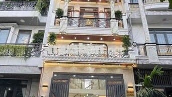 1 trệt 1 lửng 3 lầu. 5 pn. 5tolet. đường 10m sân thượng trước sau