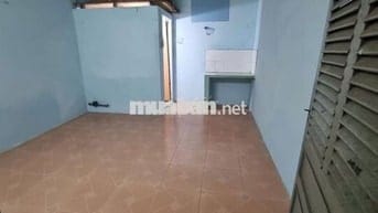Phòng trọ diện tích 18m2 đường Huỳnh Tấn Phát