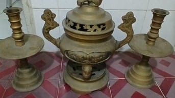 Lư đồng cao 40cm nặng 7.5kg gồm đôi nến dày 