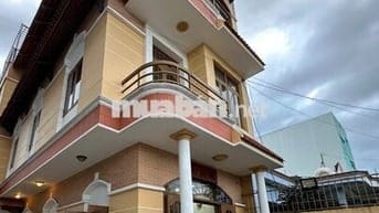 Cho thuê nhà biệt thự 200m2 chỉ 10tr đường Nguyễn Ái Quốc