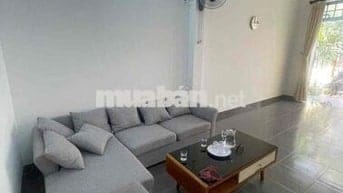 Nhà sạch sẽ gần chợ trường học đường Chính hữu