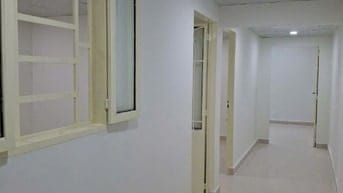 Nhà đẹp ở ngay, sát trường tiểu học Phước Bình- xe hơi đỗ cửa. kd được