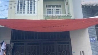 cần bán nhà giao ngay,hà vô ở ngay. khu dân cư đông đúc.Gần trường hoc