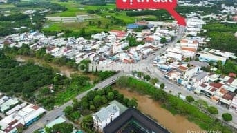 BUNG 4 LÔ MẶT TIỀN KINH DOANH ĐƯỜNG HUỲNH VĂN NGHỆ BỬU LONG