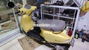 Xe máy Piaggio Vespa LX125 màu vàng