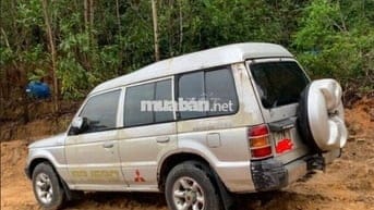Ô tô Mitsubishi Pajero 1992 7 chỗ màu bạc