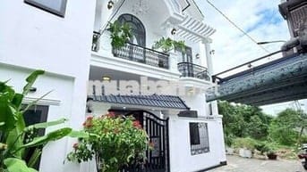 Bán nhà 2 tầng 2 mặt kiệt oto tận nhà Nguyễn Xí, 3pn, giá 4ty950tl