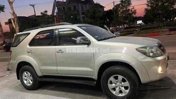 Toyota Fortuner máy dầu std