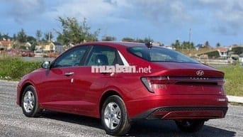 Hyundai Accent Bản cao cấp Đỏ