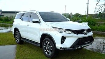 Toyota Fortuner Legender_2024_9000km_Máy dầu