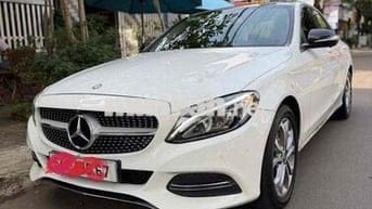 Mercedes-Benz C-Class Trắng Kem - Bản Full