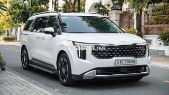 Kia Carnival model 2025 Signature 12000 km Trắng