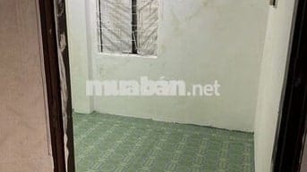 phòng đúc mới lầu hai có cửa sổ