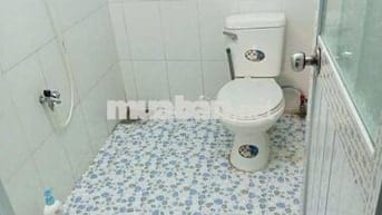 Cần tiền bán gấp nhà giá rẻ 5x10, có điện nước riêng, mua vào ở ngay.