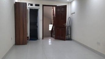 Cho thuê phòng tầng 3 khép kín của nhà ở riêng lẻ.