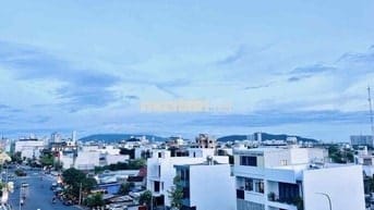 BÁN NHÀ MỚI XÂY NỘI THẤT CAO CẤP CÓ THANG MÁY KĐT VCN PHƯỚC LONG 1