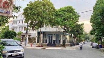 Bán Nhà Gốc 2 Mặt Tiền Trục Chính Khu Dân Cư Hồng Phát DT 182m2