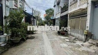 Nhà 3 lầu xe hơi đậu trong nhà có nội thất 5pn 5wc nhà mới vô ở ngay