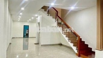 Tầng trệt 5x23m Vạn Phúc có máy lạnh hầm xe, lối đi riêng. Chỉ 10,5tr