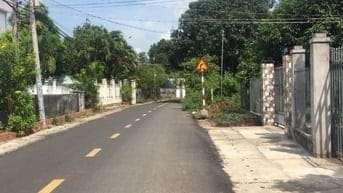 Bán 235,2 m đất hai mặt tiền đường nhựa khu dân cư 