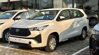 TOYOTA INNOVA CROSS G GIÁ TỐT - KM LỚN