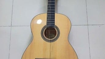Đàn guitar mới mua chưa xài bán giá sinh viên