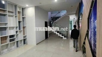 NHÀ 3 TẦNG, 125M2, ĐƯỜNG NGUYỄN TẤT THÀNH, TẦNG 1 TRỐNG SUỐT