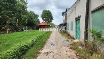 Gia đình bán lô đất giá rẻ- bề ngang 10 mét, tổng 132m2  tại xã Phú An