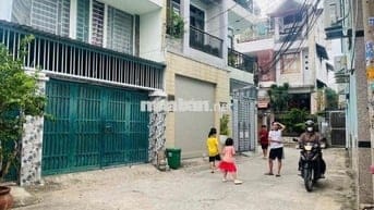 Chủ đi nước ngoài định cư bán gấp lô đất đường xe tải, ngay Học Viện T