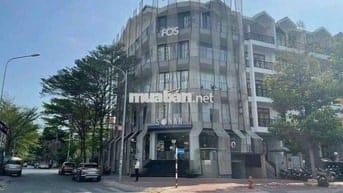 Nhà góc 2 mặt tiền – Đường D4, Him Lam, Quận 7

Diện tích: 13 x 20 m