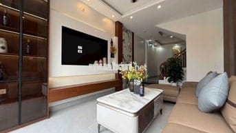 BÁN NHÀ HOÀNG QUỐC VIỆT, MẶT ĐƯỜNG Ô TÔ ĐỖ CỬA. CỰC THOÁNG. HƠN 7 TỶ